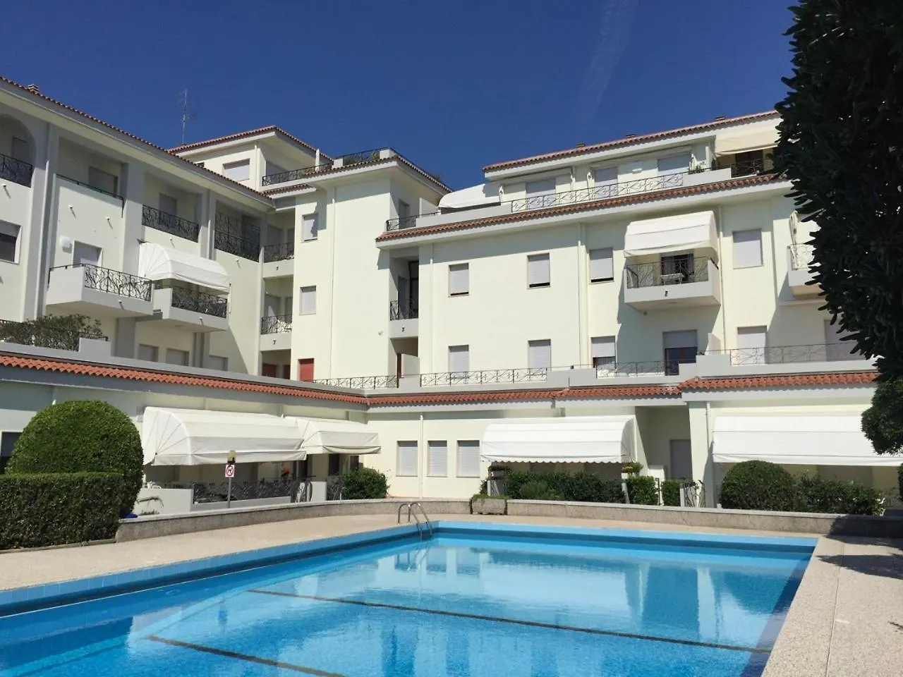 Bagni Miramare Apartments 리도 디 예솔로